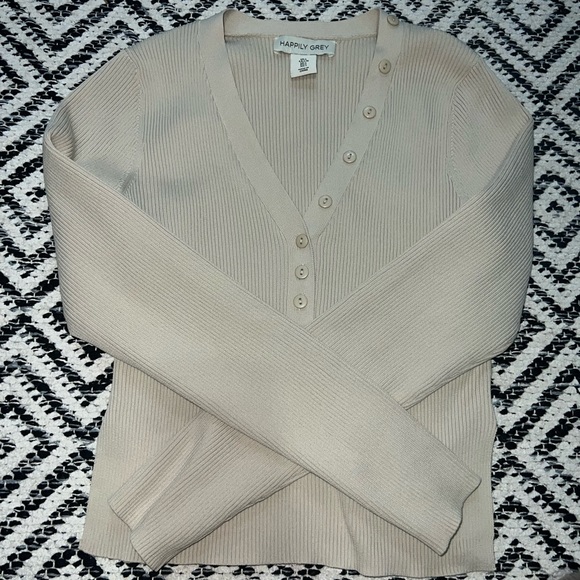 Long sleeve button top - Picture 5 of 5